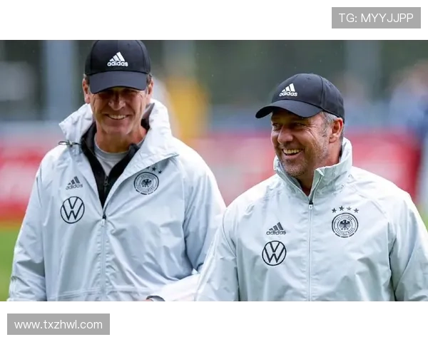 弗里克和教练组合影,共同庆祝八月最佳教练这一荣誉 弗里克和教练组合影,共同庆祝八月最佳教练这一荣誉